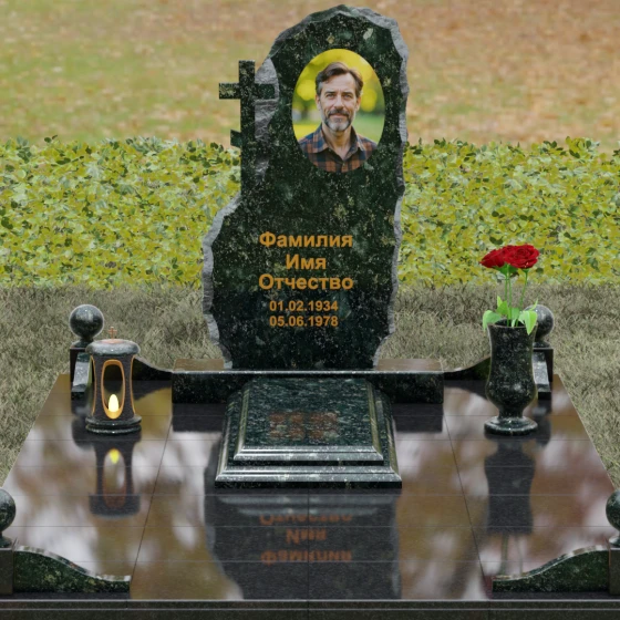 Гранитный памятник с крестом во Владивостоке, гранит Балтик грин, вид 2