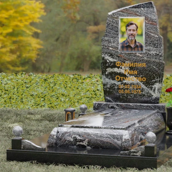 Комбинированный вертикальный светский памятник во Владивостоке, гранит амфиболит, вид 4