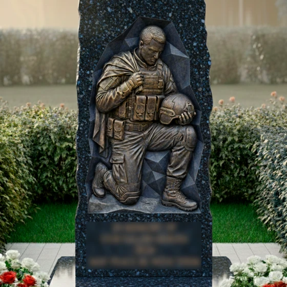 Гранитный светский памятник вертикальной ориентации в Норильске, гранит Блю Перл