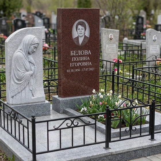 Памятник "Скорбящая Мать" из красного гранита