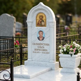 Комбинированный памятник на двоих с цветником и вазой