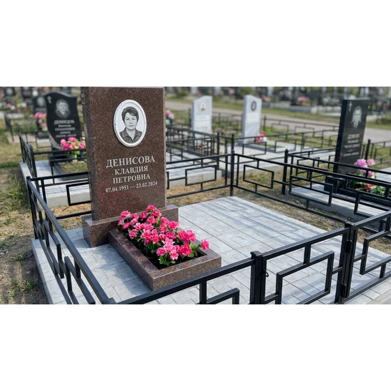 Гранитный памятник