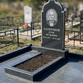 Гранитный памятник