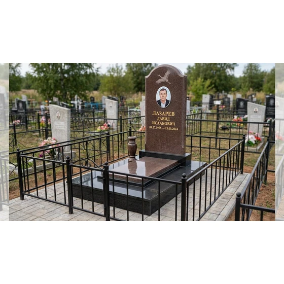Комбинированный памятник с аркой и гравировкой журавля