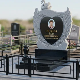 Комбинированный памятник Крылья Ангела с лебедем
