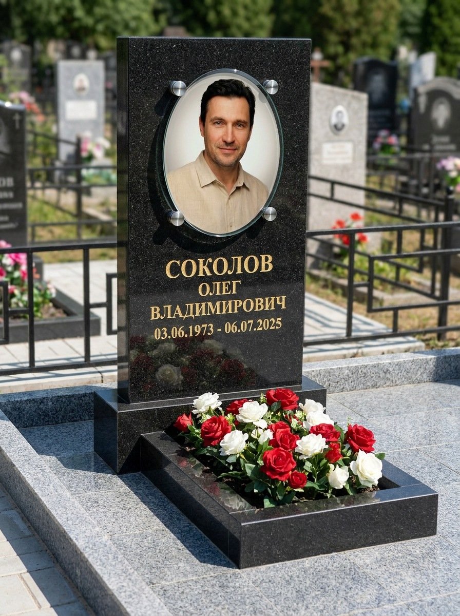 Портрет на памятнике в Рязани — Овал на стекле — на держателях над камнем